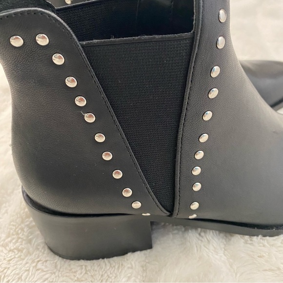 Steve Madden Cade Black Leather Ankle Boots Booties with Silver Studs Size 8.5 - Picture 6 of 15